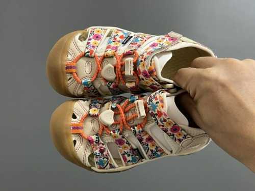 Overseas Edition Keen Kohn Stream-Crossing Two-Way Children's Sandals Size: 26-3