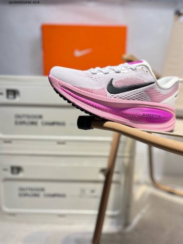 Nike Vomero 18 Nike Comfortable Shock-Absorbing And Non-Slip Low-Top Running Sho