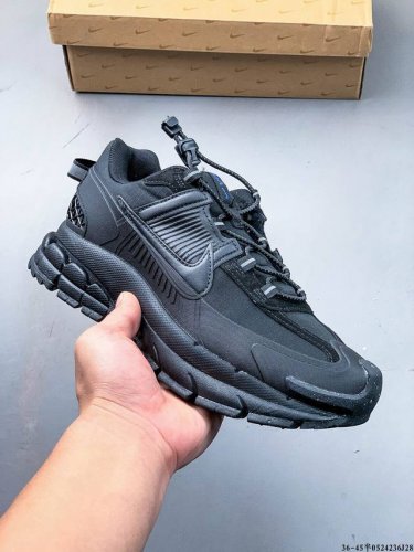 Collection Corporate Nike Nike Zoom Vomero Roam Trendy Low-Top Casual Sneakers N