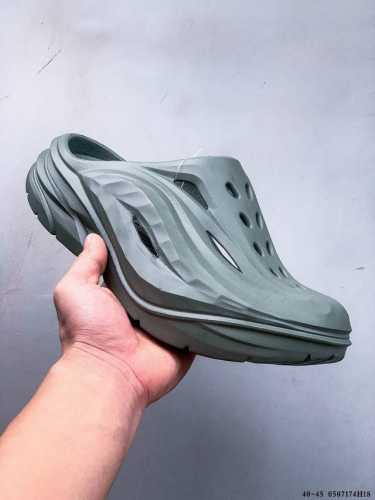 Collection Hoka One One Summer Ola Mule Outdoor Cushioned Slippers. Streamlined