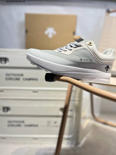 Descente Lightweight Cushioning Breathable Upper Fashionable Casual Sports Water