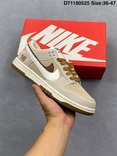 authentic Nike Dunk Low Retro Sneakersclassic Retro Sneakersas A Classic Bask
