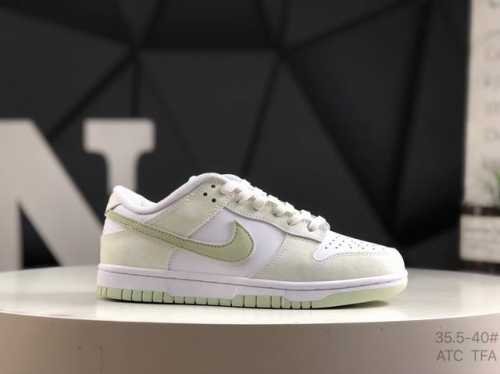 Nike Dunk Low Emerald Green This Model Has A Simple And Elegant Design That Give