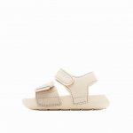 The Shoe Upper Is Designed With A Simple Color Scheme, Creating A Clean And Slee