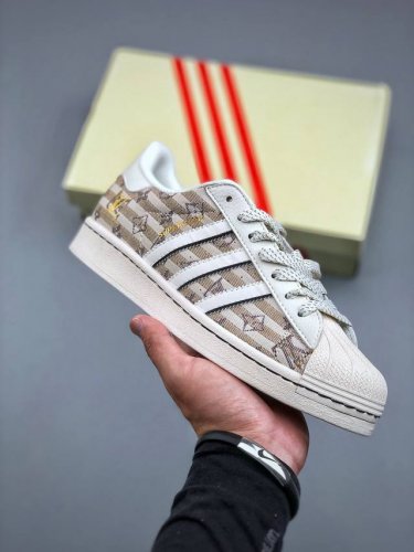 c Version Adidas Originals Lv Joint Model In Black, White And Gold. The Shell