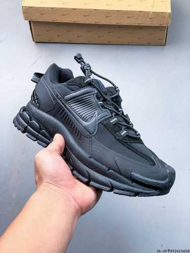 Collection Corporate Nike Nike Zoom Vomero Roam Trendy Low-Top Casual Sneakers N