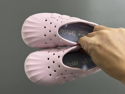 A Cute And Adorable Children's Sandals With Breathable Holes Size: 24-37 Cm Cute