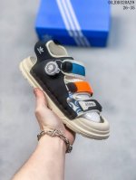 Adidas Rotating Buckle Toe-Covered Sandals Adidas Three-Leaf Clover Toe-Covered