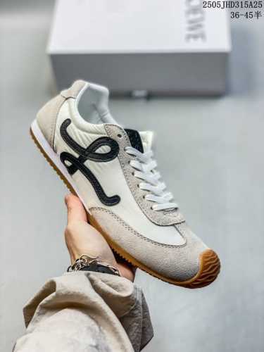 loewe Ballet Runner 2.0 Calfskin Round-Toe Lace-Up Low-Top Casual Shoes. Loew