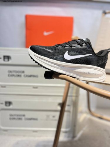 Nike Vomero 18 Comfortable Shock Absorption And Non-Slip Low-Top Running Shoes F
