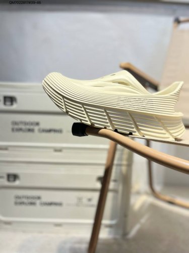 Futuristic Silhouette, American Emerging Running Shoe Brand Hoka One One Ora Rec