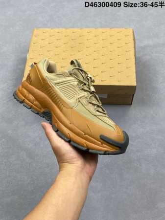 Company-Level Nike Zoom Vomero Roam Marathon Retro Running Five Generations Casu - Click Image to Close