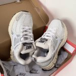 Nk V5 Kids' Shoes 26-37.5 This Nk Zoom Vomero 5 Kids' Sneaker Is So Cool! It's G