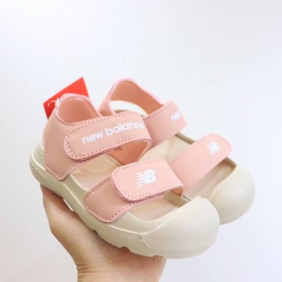 Special G Edition Nb Foot-Protecting Beach Sandals: The Front Two Velcro Straps
