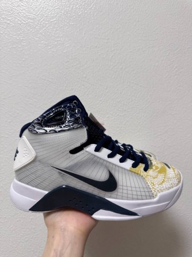 Nike Zoom Kobe High-Top Retro Basketball Shoes. The Company's First Release Brin