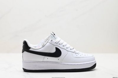Authentic Nike Air Force 1'07 Lx Low-Top Casual Sneakers. Featuring Soft, Highly
