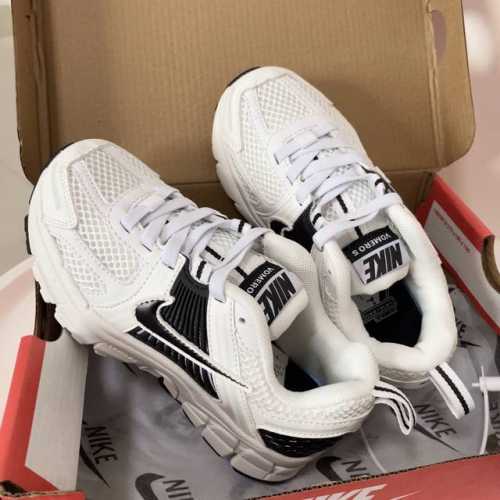 Nk V5 Kids' Shoes 26-37.5 This Nk Zoom Vomero 5 Kids' Sneaker Is So Cool! It's G