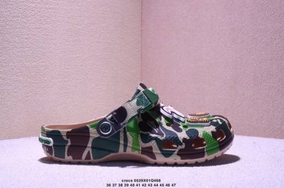 Crocs New Classic Durian Hole Shoes For Men And Women. Summer Outdoor Beach Shoe
