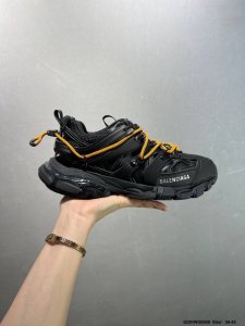 Company-Grade Men's And Women's Shoes With Original Accessories, Dust Bags, And