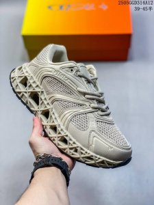 Dior, The High-End Luxury Brand, Exudes Sophistication. Dior Low-Top Sneakers Fe