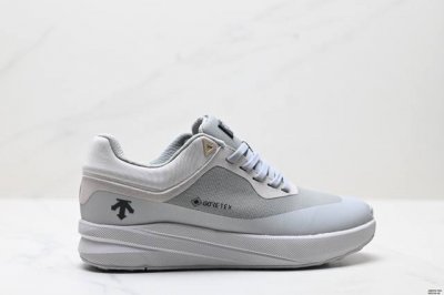 Corporate-Level Descente Boa Dual Is Urban Commuter Gore-Tex Fashionable, Comfor