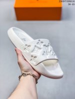 lv Louis Vuitton L's Monogram Embossed Slippers This Season's Waterfront Sand