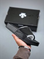 Descente Lcing Nars Versatile Soft Anti-Slip Flip-Flops Midsole Design Provides