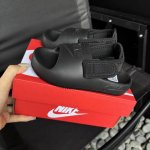 Nike Summer Toe-Exposing Magic Tape Two-Way Sandals. Features A Double-Opening M