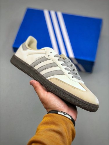 Adidas Original Samba Og This Model Is Designed With Simple And Generous Shape,
