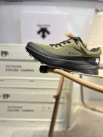 Descente Lightweight Cushioning Breathable Shoe Upper Fashionable Casual Sports