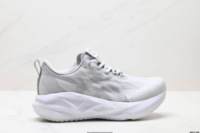 Company-Grade Asics Novablast 5 Lightweight Running Shoes. Low-Top Lightweight,