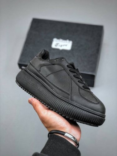 Onitsuka Tiger Delecity Thick-Soled Sports Shoes, Durable, Low-Top Casual Shoes.