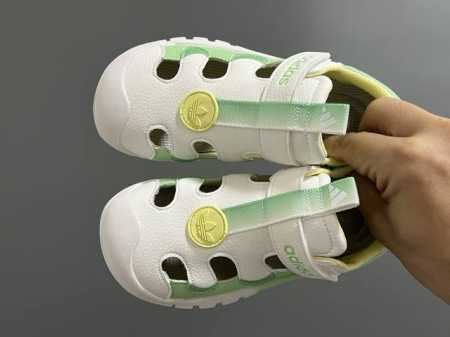 A Home New Leather-Faced Perforated Velcro Children's Sandals Size: 26-35 Inches - Click Image to Close