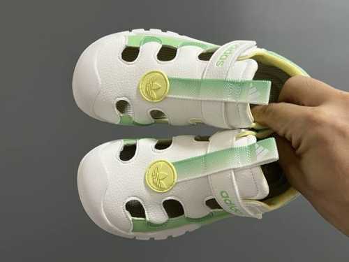 A Home New Leather-Faced Perforated Velcro Children's Sandals Size: 26-35 Inches