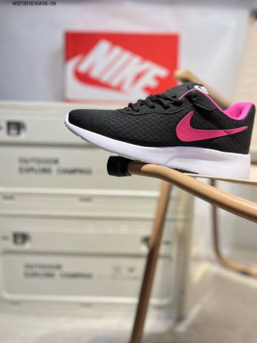 Nike Roshe Run Olympic London Iii Trotting Shoes Have A Young, Fashionable And E