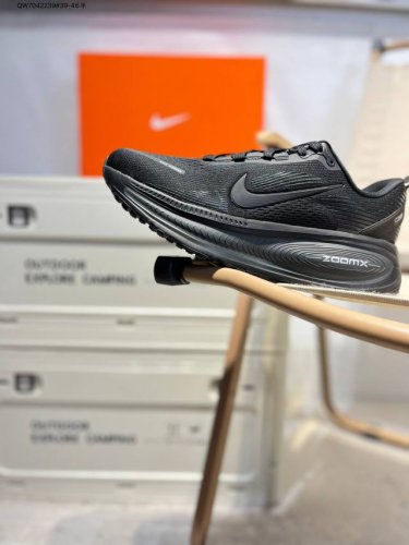 Nike Vomero 18 Nike Comfortable Shock-Absorbing And Non-Slip Low-Top Running Sho