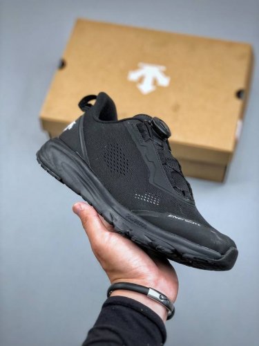 Descente Lavitate 2 Fashion Non-Slip Low-Top Running Shoes Knitted Mesh Seamless
