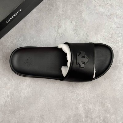 Local Core Private Descente Lcing Nars Versatile Soft Non-Slip Flip Flops Midsol