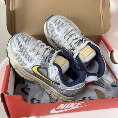 Nk V5 Kids' Shoes 26-37.5 This Nk Zoom Vomero 5 Kids' Sneaker Is So Cool! It's P