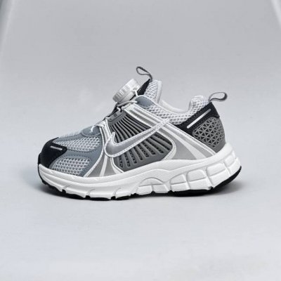 Nike Zoom Vomero 5 Retro Running Shoes Blend Fashionable Style And Rich Layered