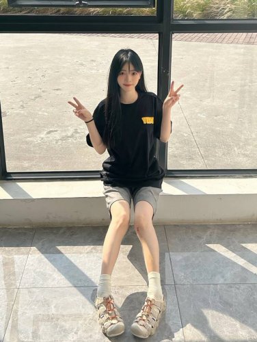 Pretty Girl Wears And It Looks Great On Her Feet