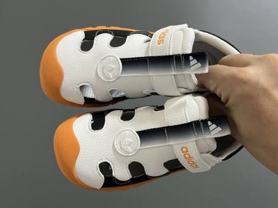 A Home New Arrival Leather-Upper Perforated Velcro Children's Sandals Size: 26-3