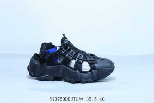Fila Fusion Conch Anti-Slip Durable Sports Sandals For Women In Black And White.