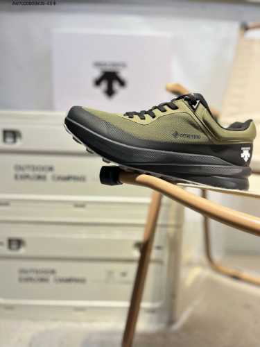 Descente Lightweight Cushioning Breathable Shoe Upper Fashionable Casual Sports