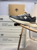 Descente Lightweight Cushioning Breathable Upper Fashionable Casual Sports Water