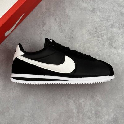 Local Core Private Company-Level W Nike Classic Cortez Nike Classic Lightweight