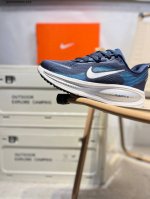 nike Vomero 18 Nike Comfortable Shock-Absorbing And Non-Slip Low-Top Running