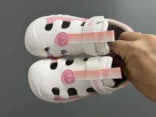 A Home New Arrival Leather-Upper Perforated Velcro Children's Sandals Size: 26-3