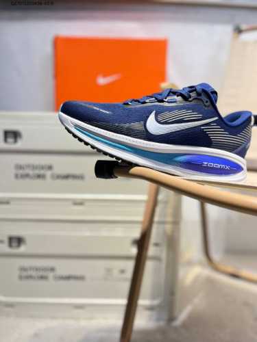 Nike Vomero 18 Nike Comfortable Shock-Absorbing And Non-Slip Low-Top Running Sho