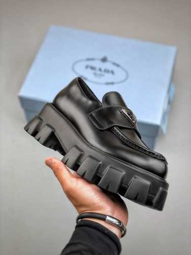 prada Prada Low-Top Casual Shoes Are More Stylish, More Eye-Catching And More